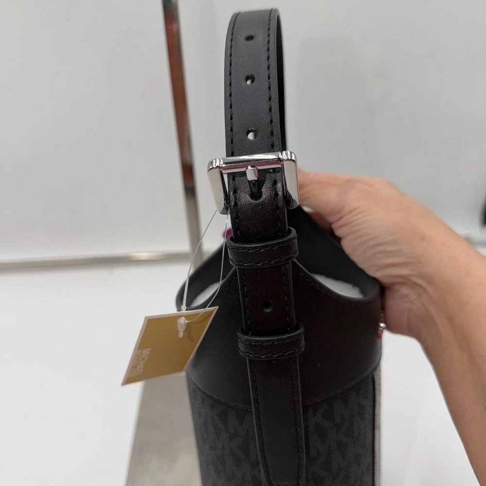 Michael Kors Wine Bottle Holder Black Multi Signature MK 35F2SGFN6Y
